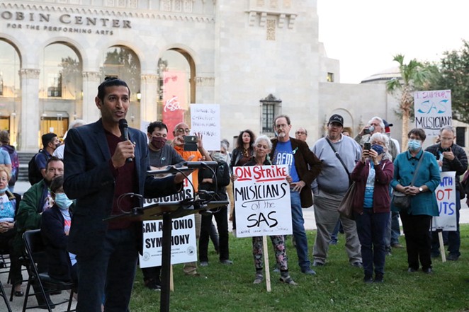 San Antonio Symphony musicians rally on Oct. 29